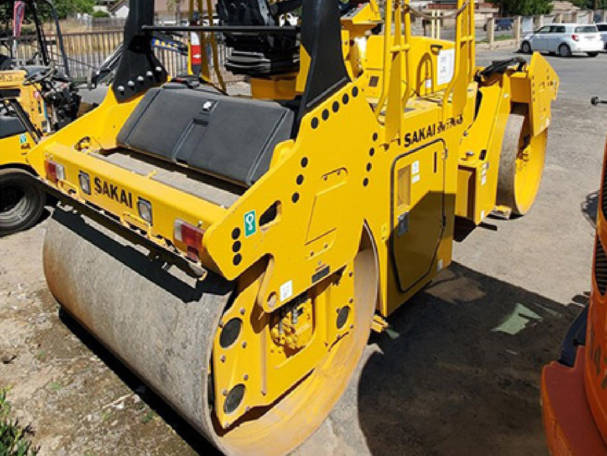 Tandem Asphalt Roller Heavy Machinery for sale sakai SW774ND near Corona CA
